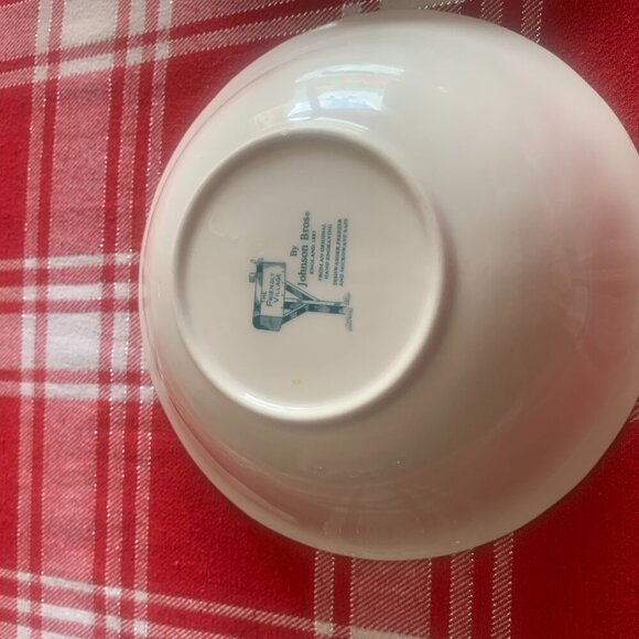 Johnson Brothers "Friendly Village" Salad Serving Bowl - Picture 2 of 2